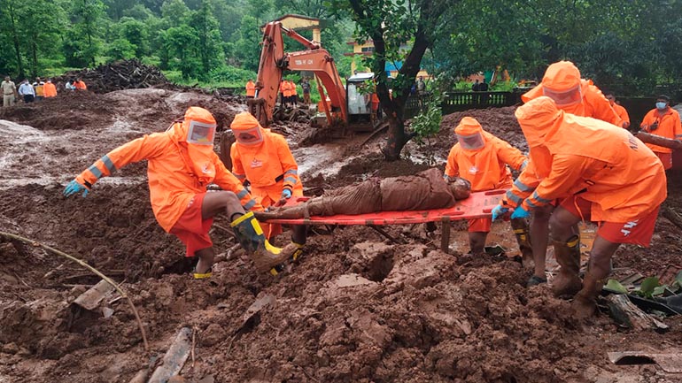 Τουλάχιστον 11 νεκροί από τις καταρρακτώδεις βροχές στην Ινδία